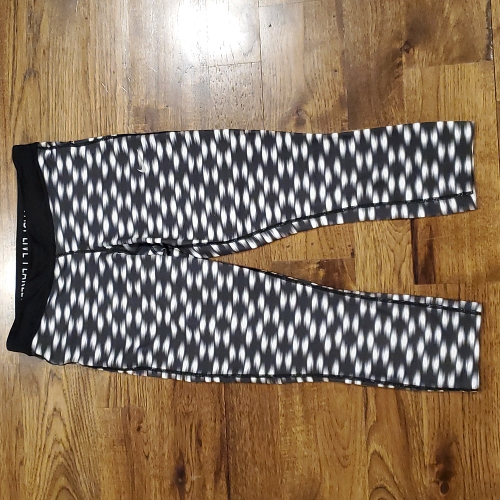 Womens Nike cropped black & white leggings size S
